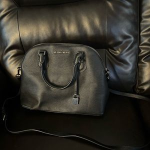 Michael kors shoulder bag with matching wallet. Never used smoke free home